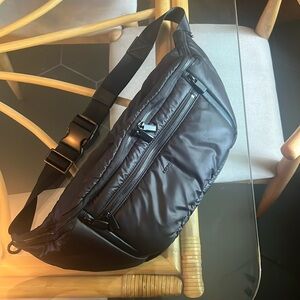 Caraa Sling Medium - Hardly Used